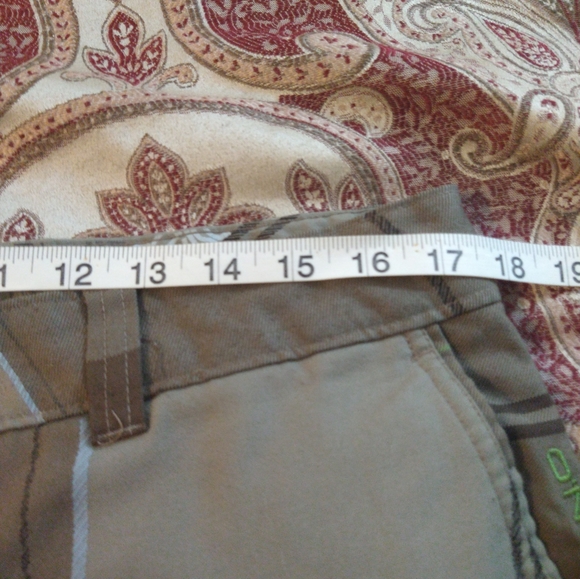 Size 34 mens O'Neill Bermuda plaid shorts - Picture 9 of 16